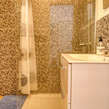 Con 1 Da Letto Con Vista Ov223 * Адехе